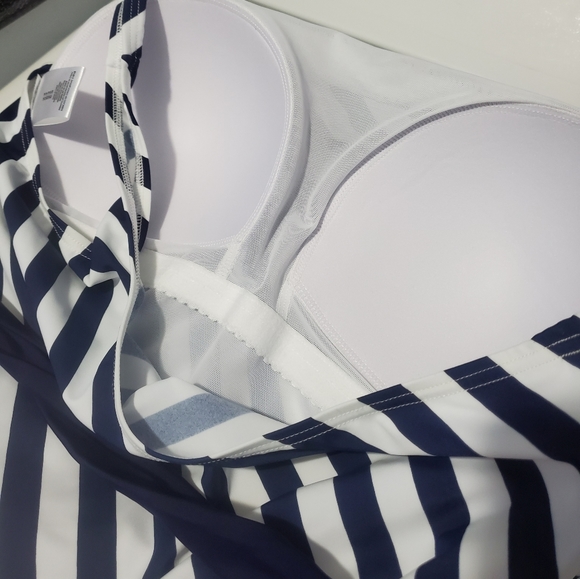 Swimsuit - Picture 6 of 6